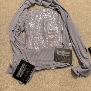 This is still in the original box and with tags. There are 2.